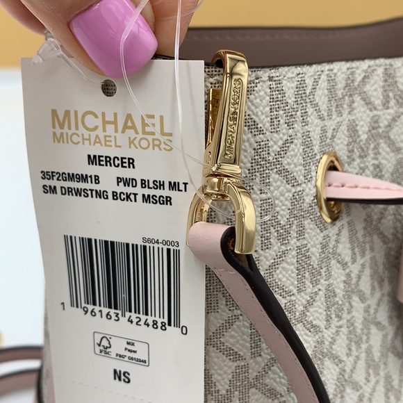 MICHAEL KORS
Mercer Small Logo Bucket crossbody Bag Powder Blush Multi Color - Picture 15 of 15